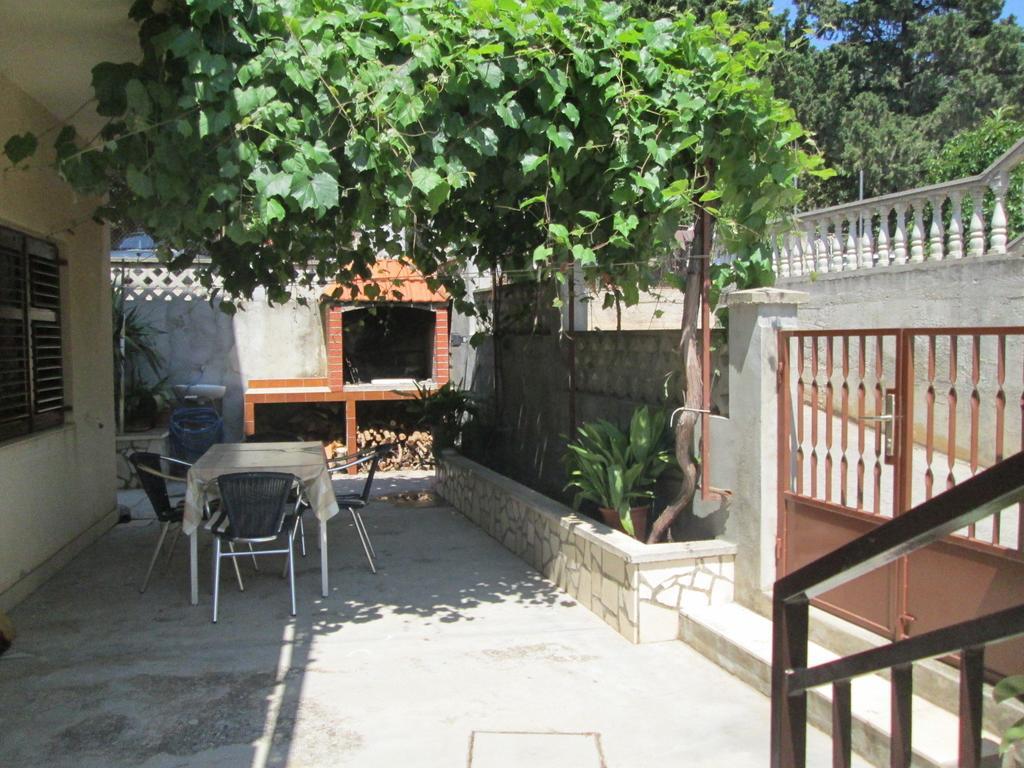 Apartmani Jordana Komiža Værelse billede