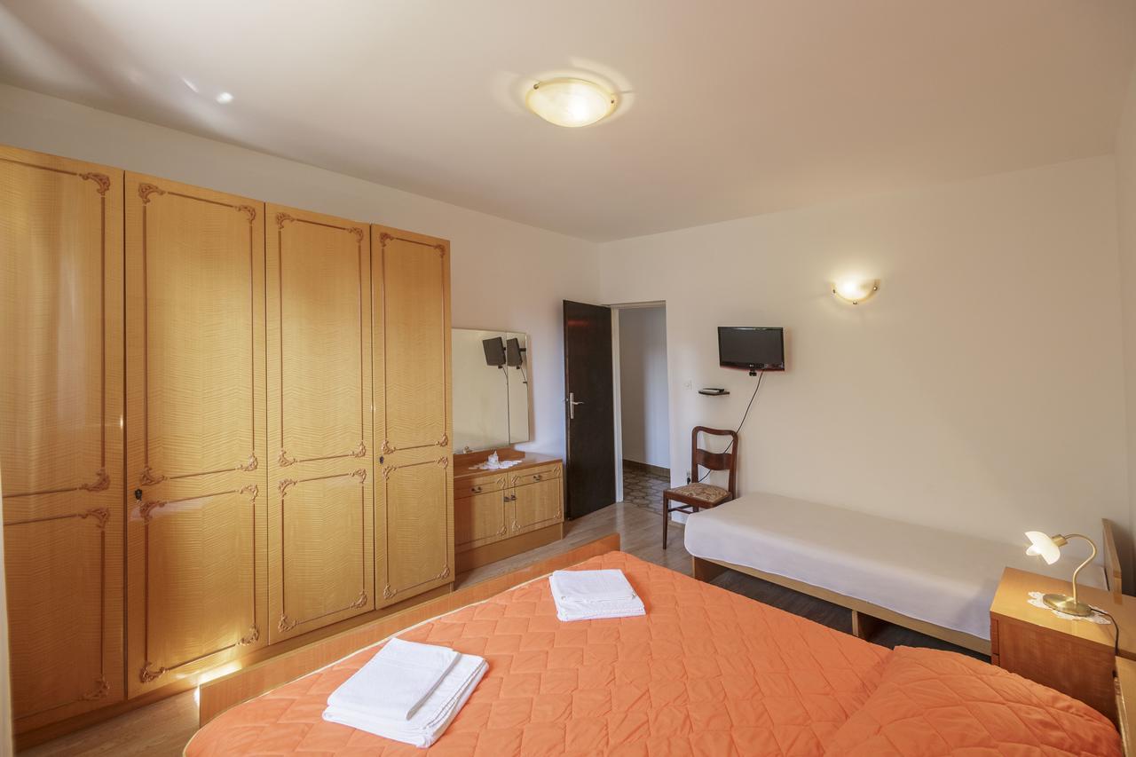 Apartmani Jordana Komiža Eksteriør billede