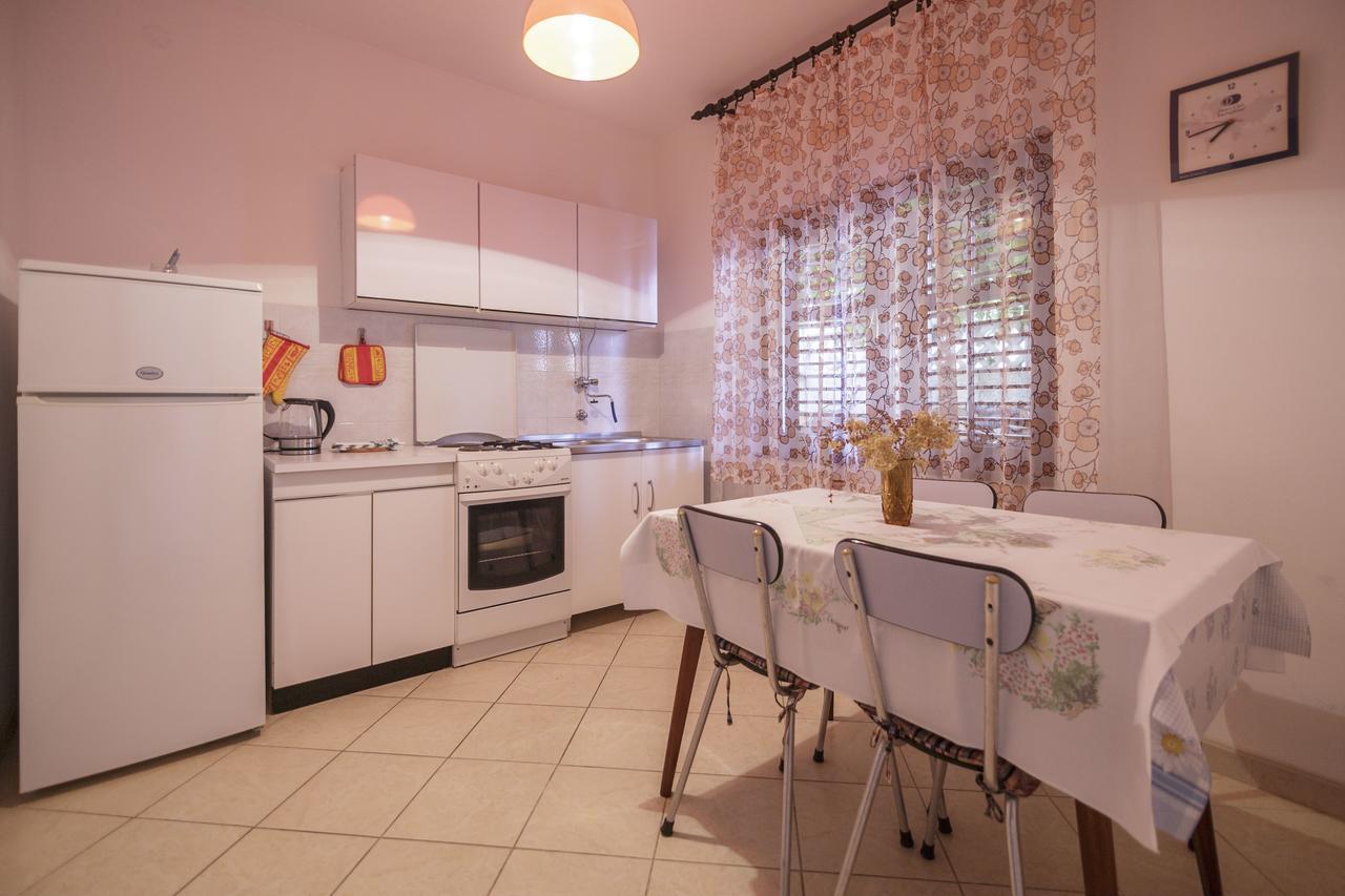 Apartmani Jordana Komiža Eksteriør billede
