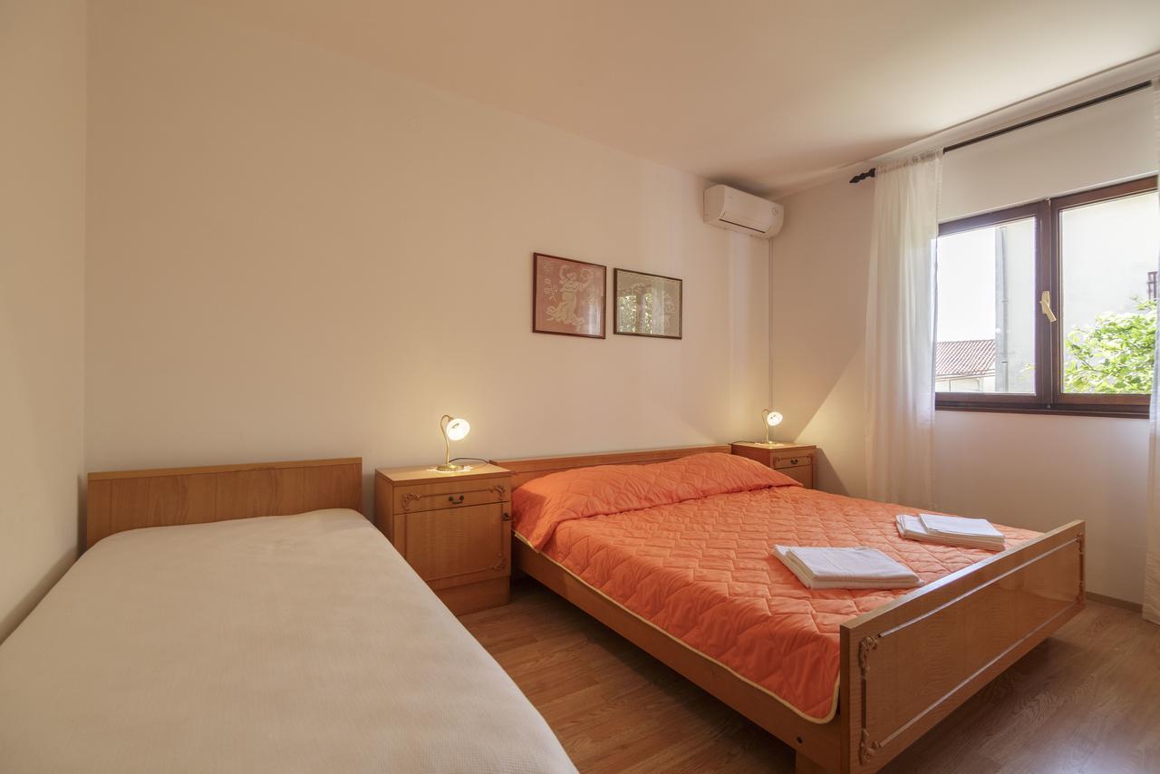 Apartmani Jordana Komiža Eksteriør billede