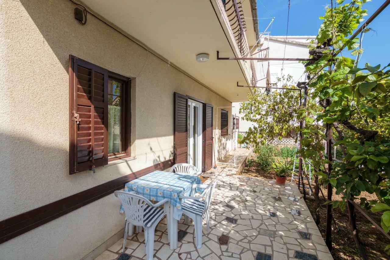 Apartmani Jordana Komiža Eksteriør billede