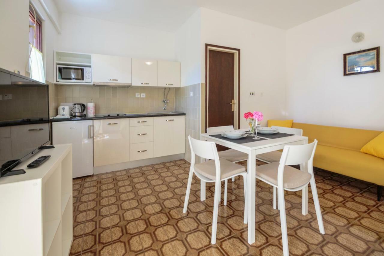 Apartmani Jordana Komiža Eksteriør billede
