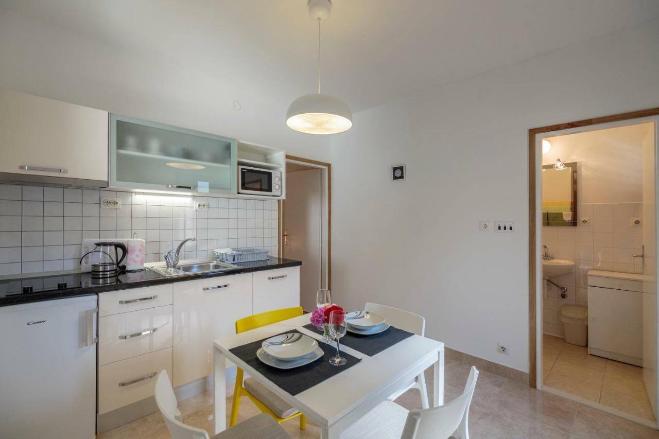 Apartmani Jordana Komiža Eksteriør billede