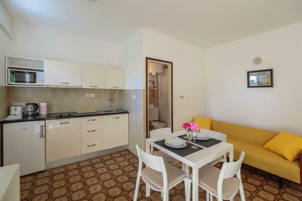 Apartmani Jordana Komiža Eksteriør billede