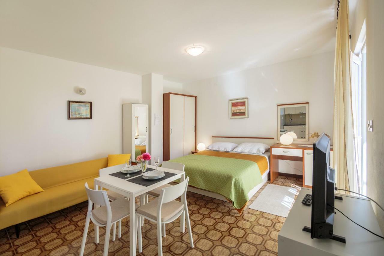 Apartmani Jordana Komiža Eksteriør billede