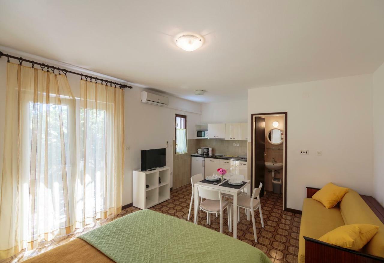 Apartmani Jordana Komiža Eksteriør billede