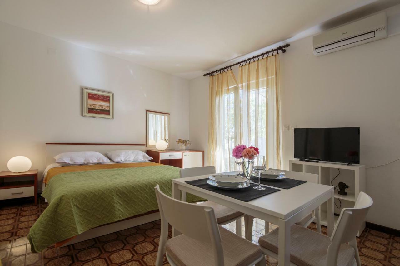 Apartmani Jordana Komiža Eksteriør billede