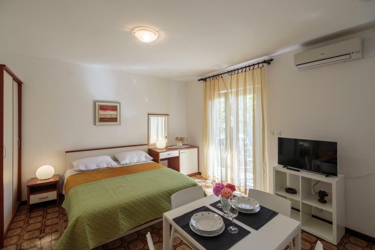 Apartmani Jordana Komiža Eksteriør billede
